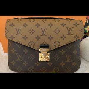 ❌❌SOLD elsewhere❌❌Pochette Métis reverse monogram